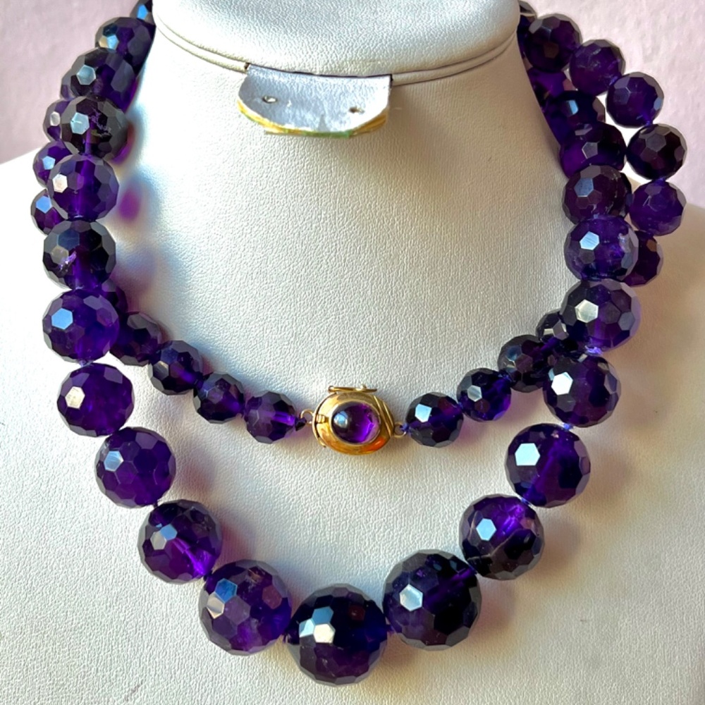 VINTAGE HUGE ROUND FACETED AMETHYST BEADS LONG NECKLACE 14K LOCK CABOCHON STONE - Picture 2 of 16